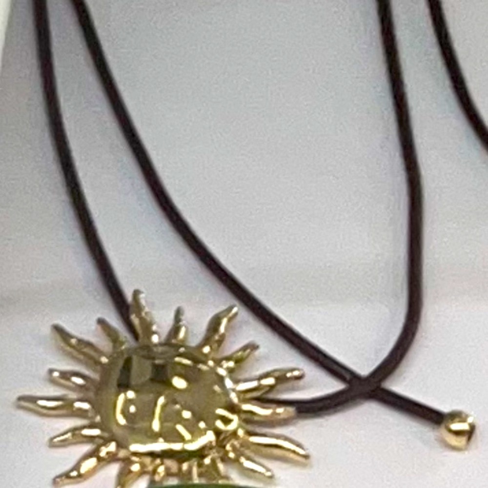 NWT ⚜️☀️⚜️ ATTERRI Gorgeous Sunburst Golden Tone Pendant Necklace - Picture 12 of 16